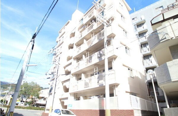 神戸市東灘区西岡本の賃貸物件外観写真