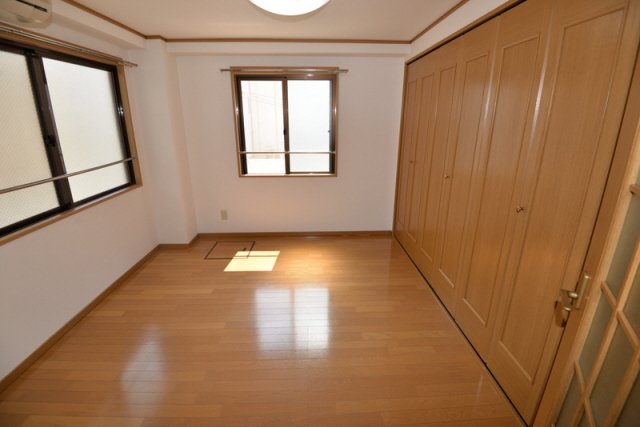 神戸市中央区雲井通の賃貸物件外観写真