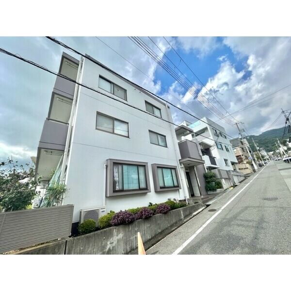 神戸市灘区赤坂通の賃貸物件外観写真