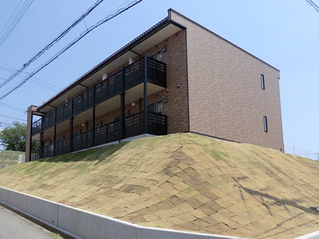 三木市志染町中自由が丘の賃貸物件外観写真