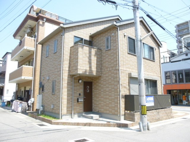 ベルリード新長田 B|神戸市長田区水笠通(神戸市営地下鉄線新長田駅)のテラスハウス外観 ベルリード新長田 B|神戸市長田区水笠通(神戸市営地下鉄線新長田駅)のテラスハウス外観