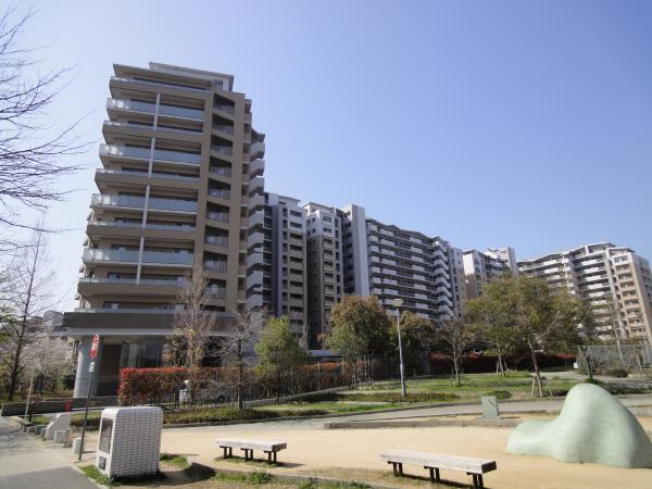 神戸市東灘区向洋町中の賃貸物件外観写真